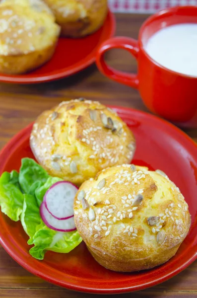 Cornbread served with yogurt and green salad — Stock Photo, Image