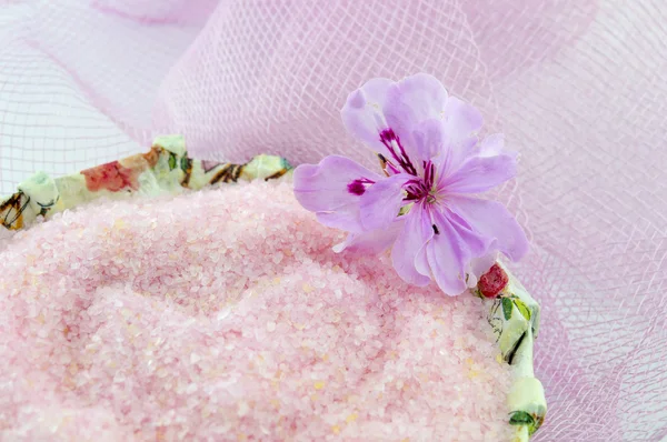 Pink flower with pink bath salt in decoupage decorated  bowl on — Stock Photo, Image