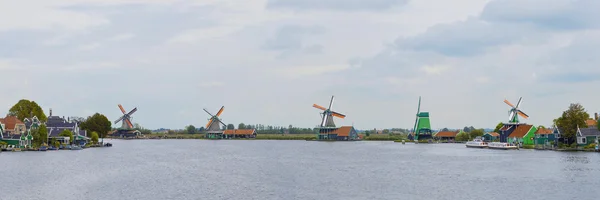 Panorama de molinos. Países Bajos Zaanse Schans — Foto de Stock