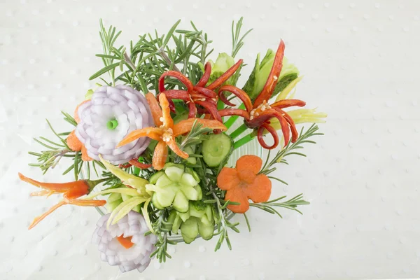 Salada vegetal em forma de flor — Fotografia de Stock