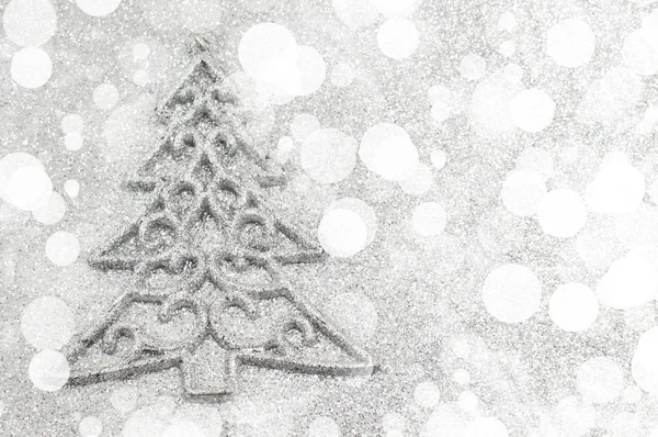 Decorazione albero di Natale con sfondo argento bokeh — Foto Stock
