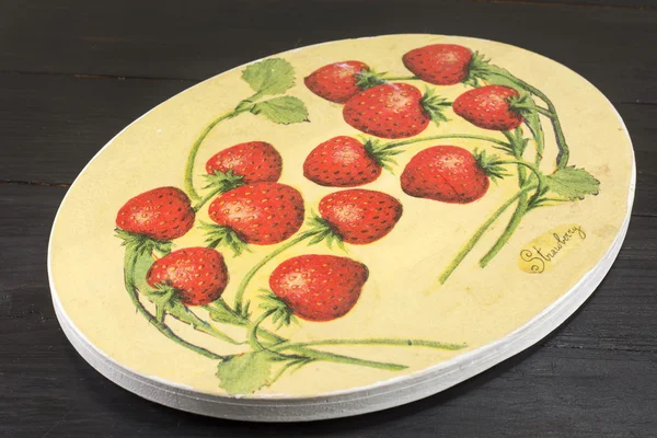 剪纸装饰草莓花纹板 — 图库照片