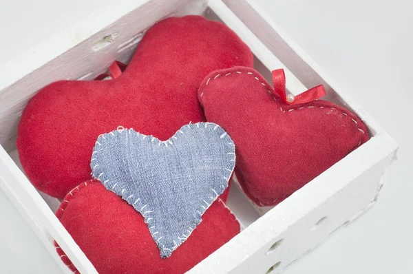 Caja llena de corazones — Foto de Stock