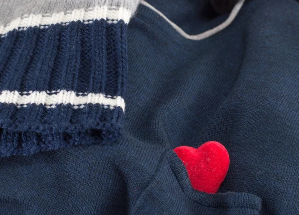 Camisola azul com um coração — Fotografia de Stock