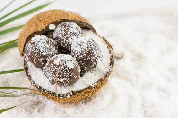 Bolachas frescas de coco e coco — Fotografia de Stock