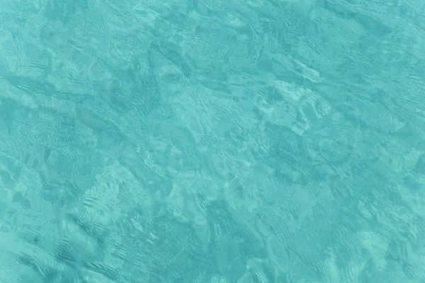 Brilhando fundo ondulação de água turquesa — Fotografia de Stock