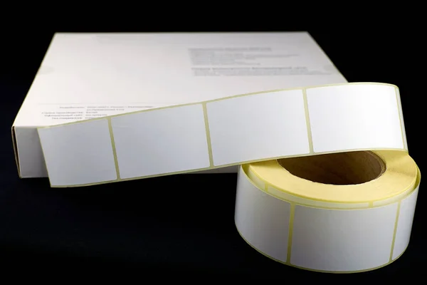 Rouleau Étiquettes Pour Perforation Thermique Sur Une Boîte Blanche Marqueurs — Photo