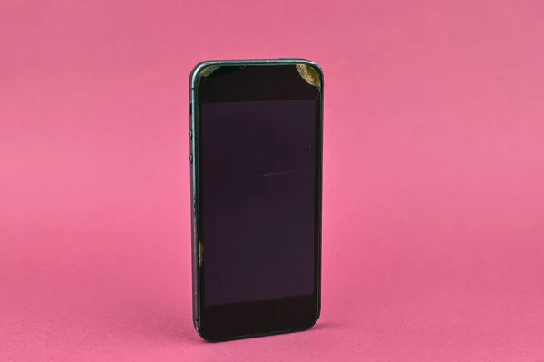 Zepsuty Smartfon Różowym Tle Telefon Komórkowy Zepsutym Ekranem Koncepcja Usługi — Zdjęcie stockowe