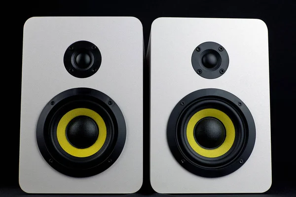 Witte Audio Luidsprekers Een Zwarte Achtergrond Minimalistische Audio Speakers Met — Stockfoto