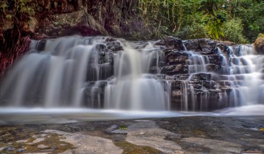 Yağmur ormanları şelaleler