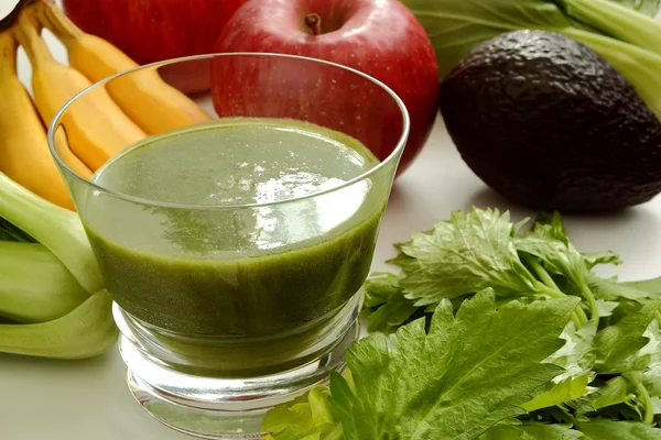 Green smoothie and ingredients — Stock Photo, Image