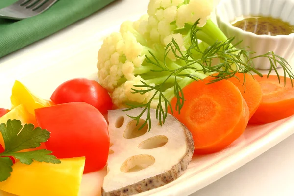 Insalata calda, verdure bollite, Bagna cauda — Foto Stock