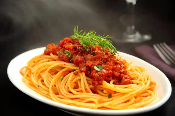 Nudeln mit Tomatensauce — Stockfoto