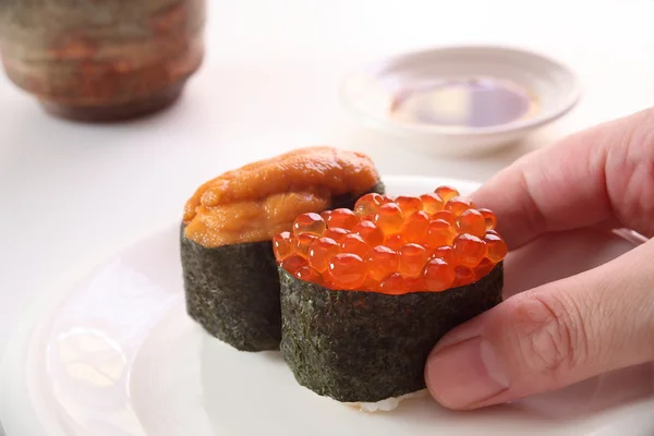 Sushi dari roe salmon dan bulu babi — Stok Foto