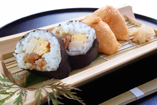 Sushi roll dan Inarizushi — Stok Foto