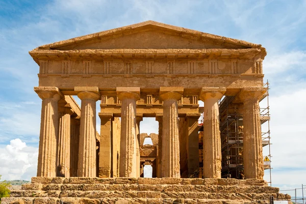 Facade of the temple of Concordia, in the valley of Temples of Agrigento — Stock Photo, Image