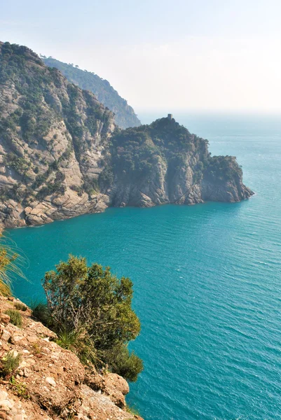 Paisaje escénico desde una pista a través del promontorio de Portofino — Foto de Stock