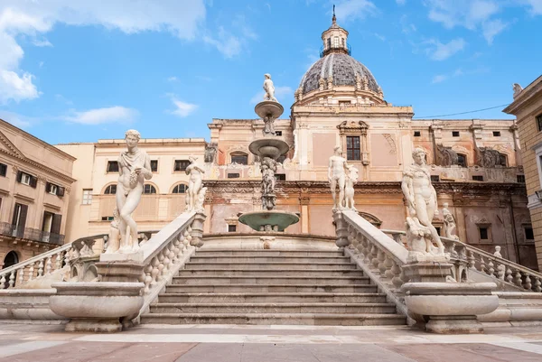 Escaleras de la fuente en Piazza Pretoria, Palermo — Foto de Stock