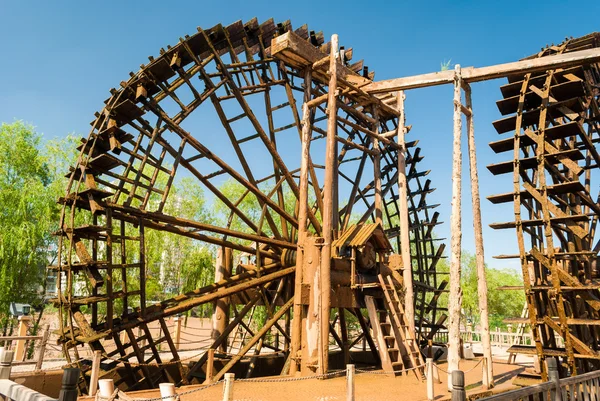 Geleneksel ahşap su çarkı Lanzhou (Çin Halk Cumhuriyeti)