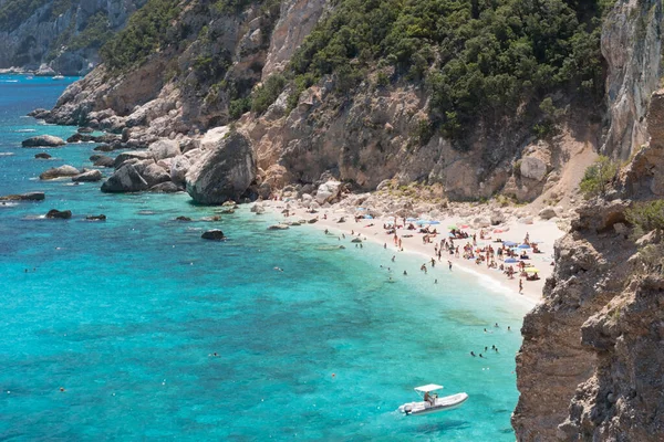 Orosei Körfezi 'ndeki Cala dei Gabbiani adlı körfezin panoramik manzarası (Sardunya, İtalya)
