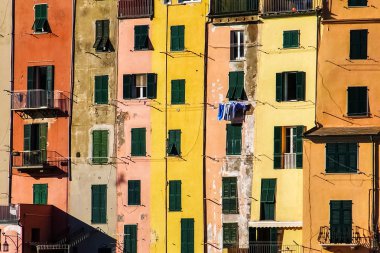 Bir palet gibi renkli evler