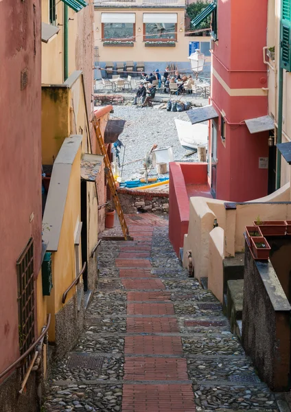 Narrow alley in Genoa — Stock Photo, Image