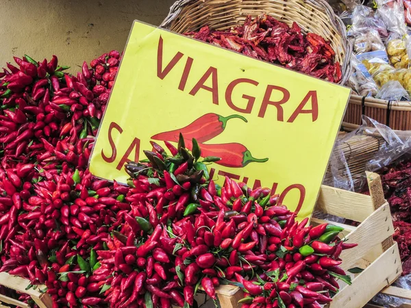 Pimienta roja picante en un mercado — Foto de Stock