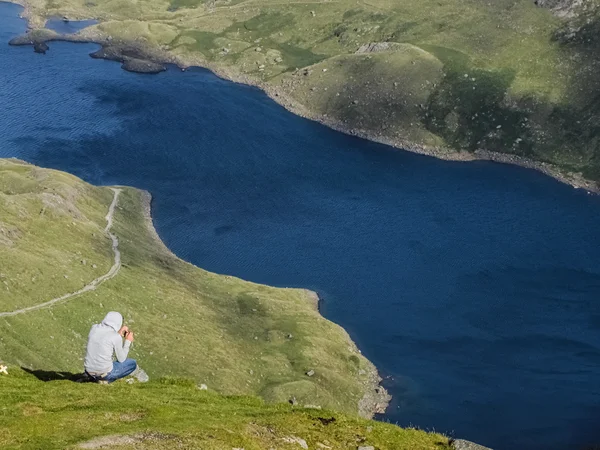 Lago Bretaña desde la cima del monte Snowdon, en Gales — Foto de Stock