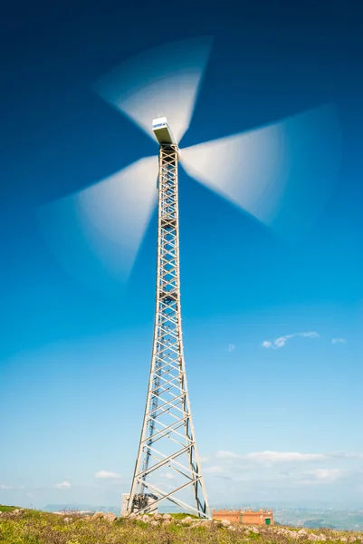 Operating windmill — Stock Photo, Image