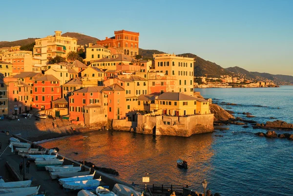 El pequeño distrito marítimo de Boccadasse, en Génova — Foto de Stock