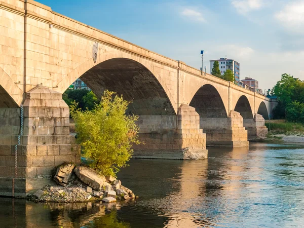 Los arcos del "Ponte dell 'Impero" en Pavía (norte de Italia) ) — Foto de Stock