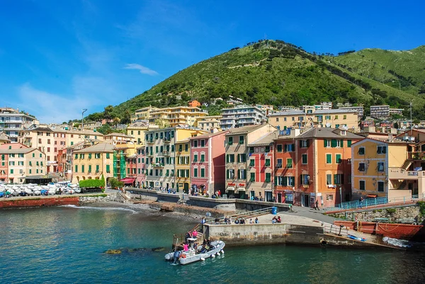 Case colorate a Nervi, una frazione del mare di Genova — Foto Stock