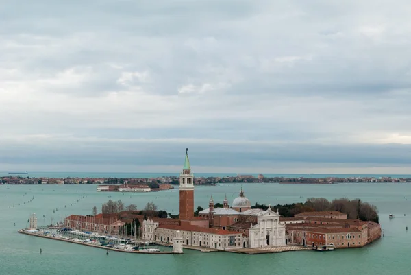 San Giorgio Maggiore, una pequeña isla en la laguna de Venecia —  Fotos de Stock