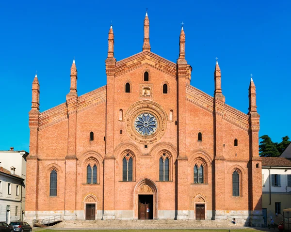 La iglesia de "Santa Maria del Carmine" en Pavía — Foto de Stock