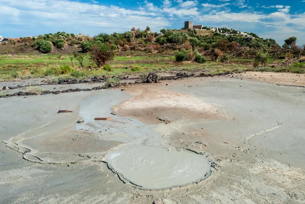 Volcán de barro activo en la zona de "Salinelle" (este de Sicilia ) — Foto de Stock