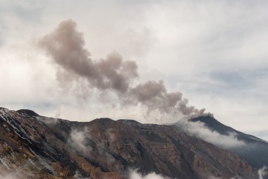 Kül emisyon yanardağı Etna üzerinde