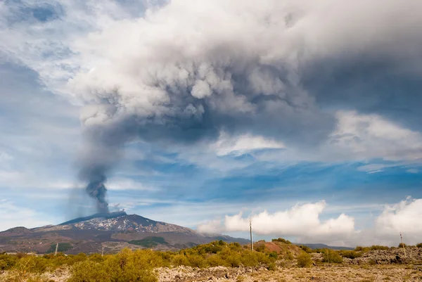 Fuerte paroxismo en el volcán Etna — Foto de Stock