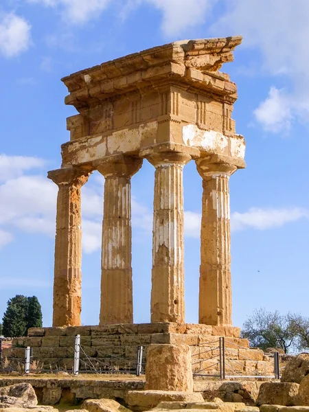 Dioscuri chrám v Agrigento — Stock fotografie