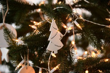 Süslü Noel ağacı