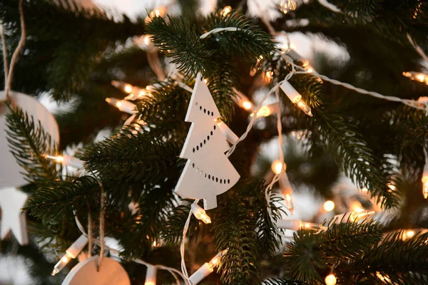 Árbol Navidad Con Decoraciones —  Fotos de Stock