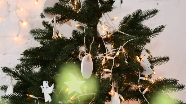 Árbol Navidad Con Decoraciones —  Fotos de Stock