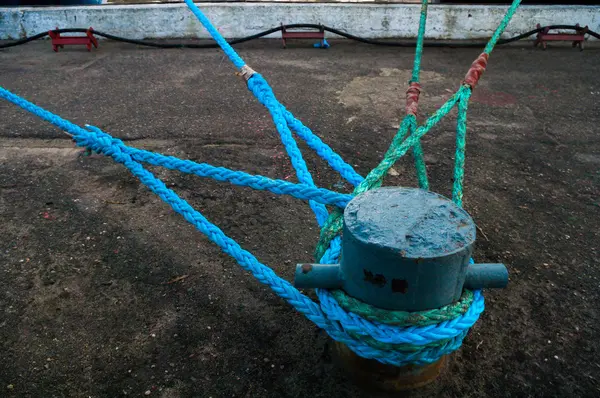 gemi, deniz römorkör Dock tarafından ip, Baltiysk, Rusya Federasyonu için bağladılar