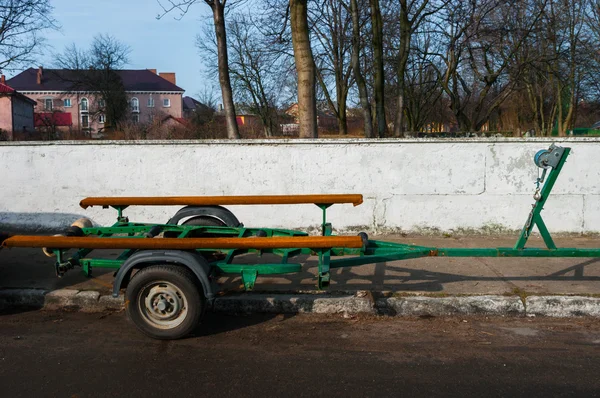 Tekne Park yerinde taşımak için yeşil römork