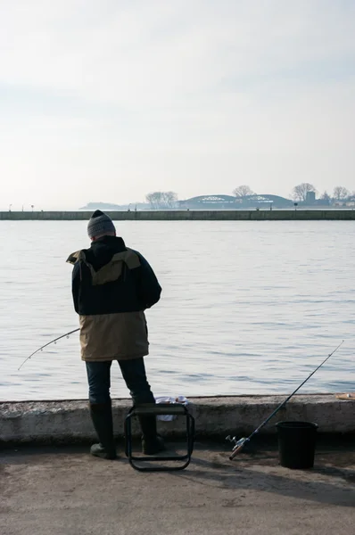 Balıkçı kanalda balıkçılık