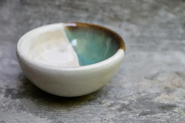 Белая миска для китайского чая на пюре — стоковое фото
