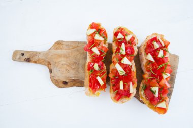 İtalyan bruschetta 