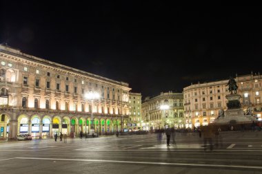 Duomo Meydanı gece