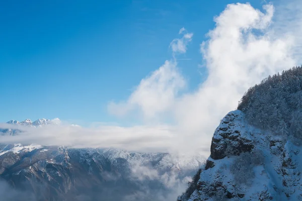 Paesaggio montano con neve — Foto Stock