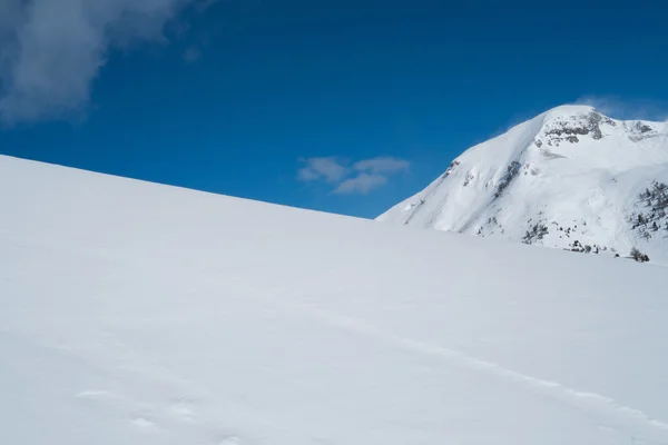 Bergen met sneeuw — Stockfoto