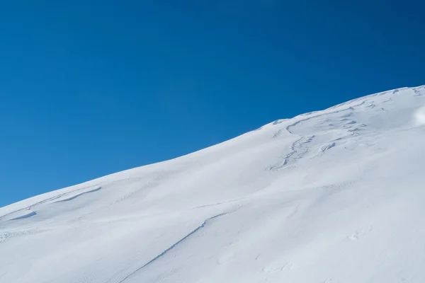 Bergen met sneeuw — Stockfoto